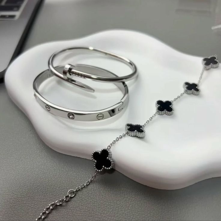 Midnight Clover Luxury Bracelet Set