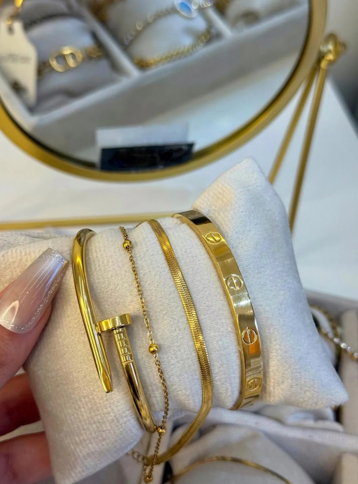 ✨ Luxury 4-Piece Gold Bracelet Set