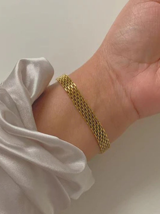 Aurelia 18K Gold Mesh Ribbon Bracelet – Timeless Elegance