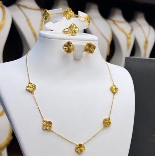 Eternal Bloom Clover Jewelry Set - Premium Gold Finish